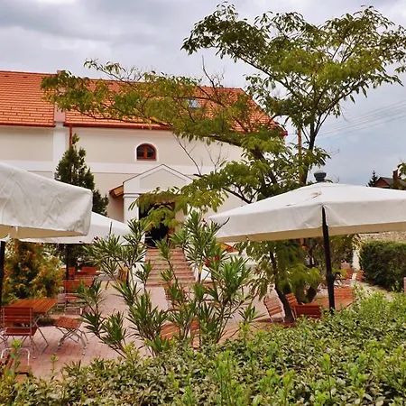 Bak Vendéglő 3* Gyulakeszi