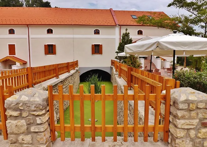 Bak Vendeglo 3* Gyulakeszi